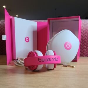 Beats by Dr Dre hot pink headphones